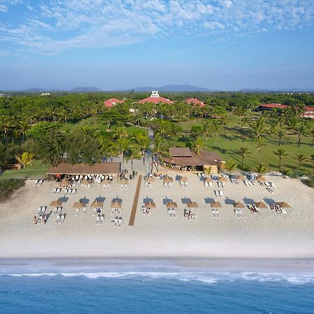 卡拉维尔海滩度假村 瓦卡 外观 照片 Aerial view of the beach at the Iberostar Grand Hotel Bávaro