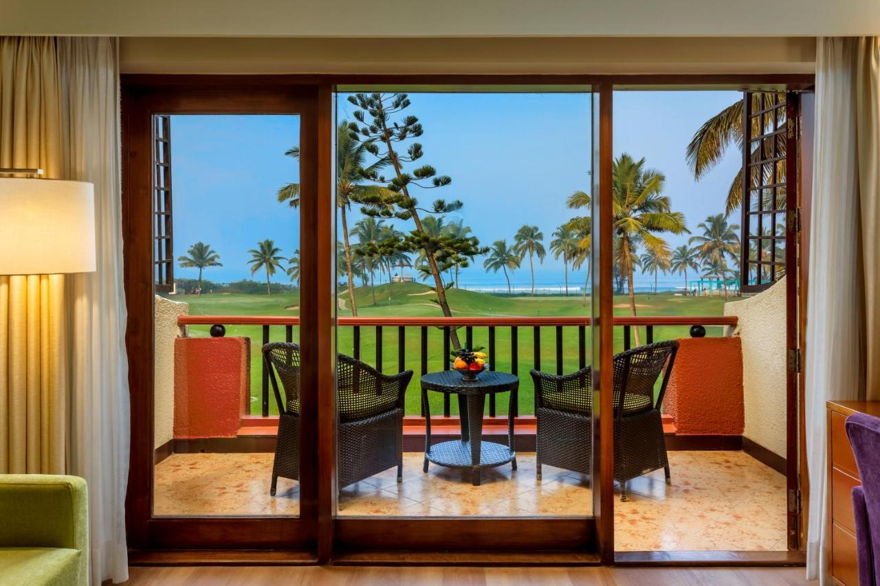卡拉维尔海滩度假村 瓦卡 外观 照片 A view of the golf course from a room at the Taj Bengal