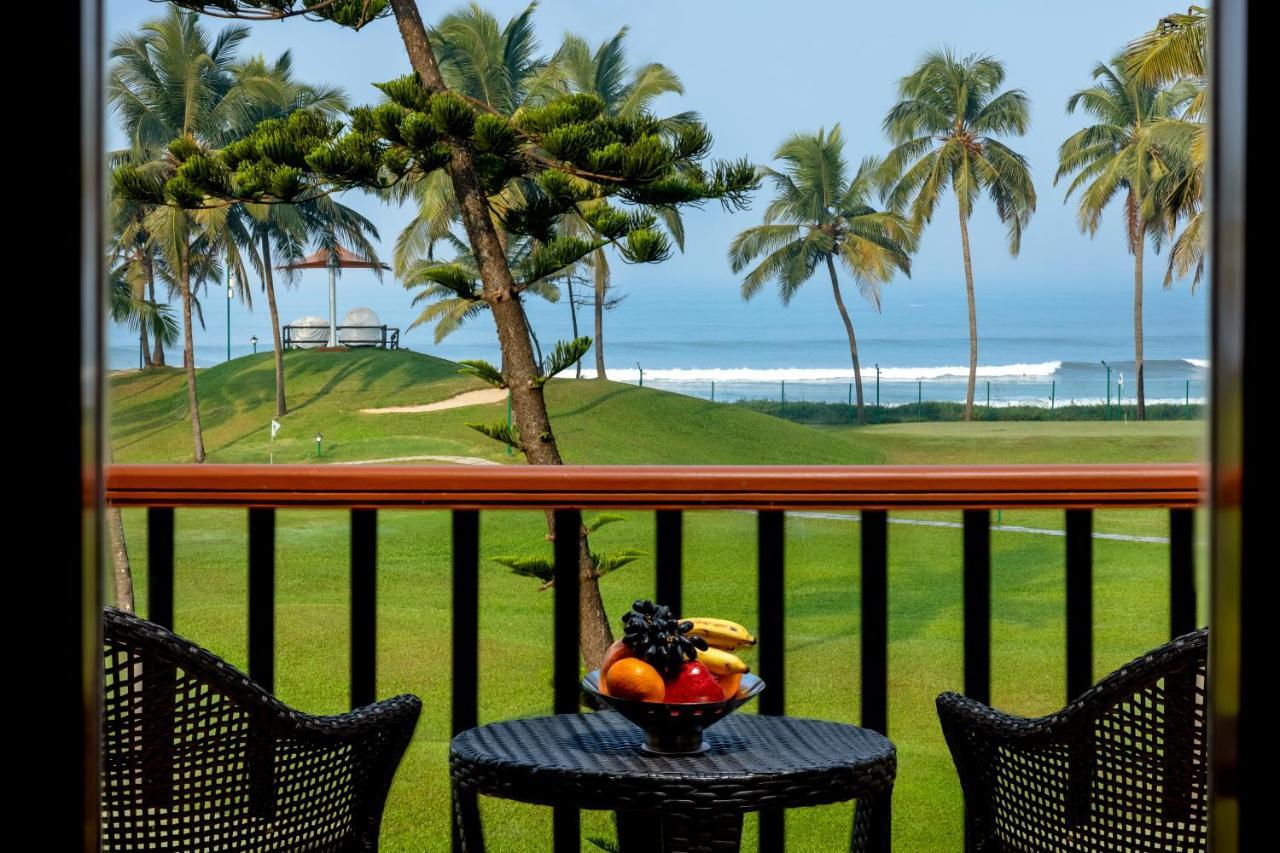 卡拉维尔海滩度假村 瓦卡 外观 照片 The Galle Face Hotel
