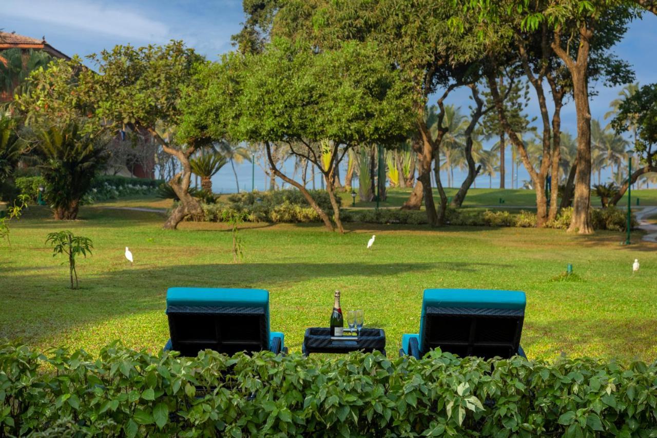 卡拉维尔海滩度假村 瓦卡 外观 照片 The lawns at the Taj Bengal