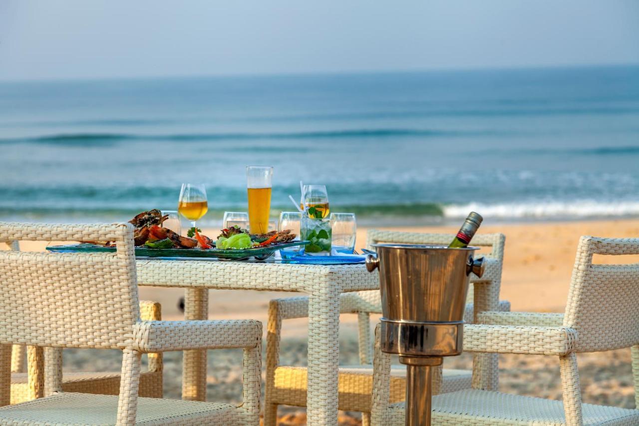 卡拉维尔海滩度假村 瓦卡 外观 照片 A beachside dining experience at the Taj Bengal