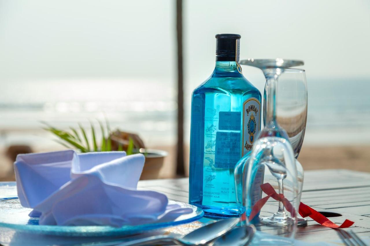 卡拉维尔海滩度假村 瓦卡 外观 照片 A bottle of Blue Curaçao